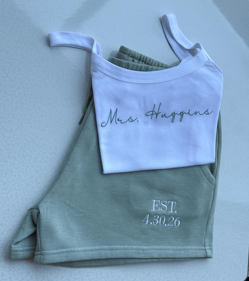 Mrs. Lounge Set Airport Outfit for Bride , Custom Embroidered Bride Tank, Bridal Shower, Custom Engagement Gift, Wedding Day Pajama
